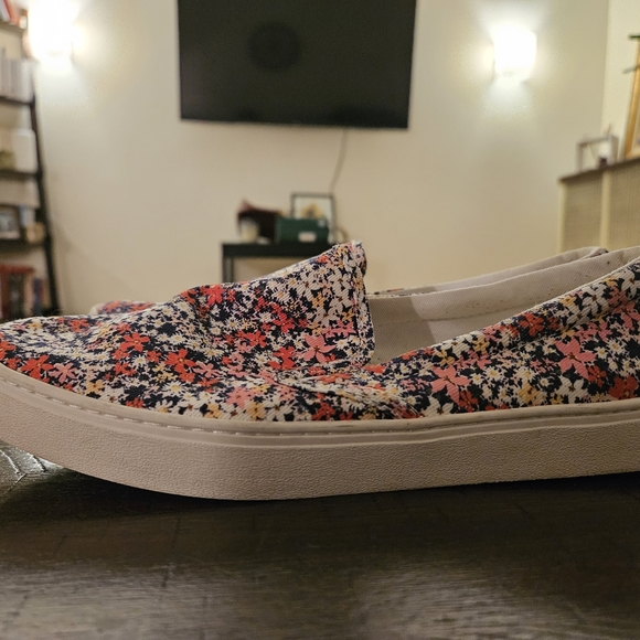 OLD NAVY Canvas Slip-On Sneakers blue multi color size 7 - Picture 4 of 4